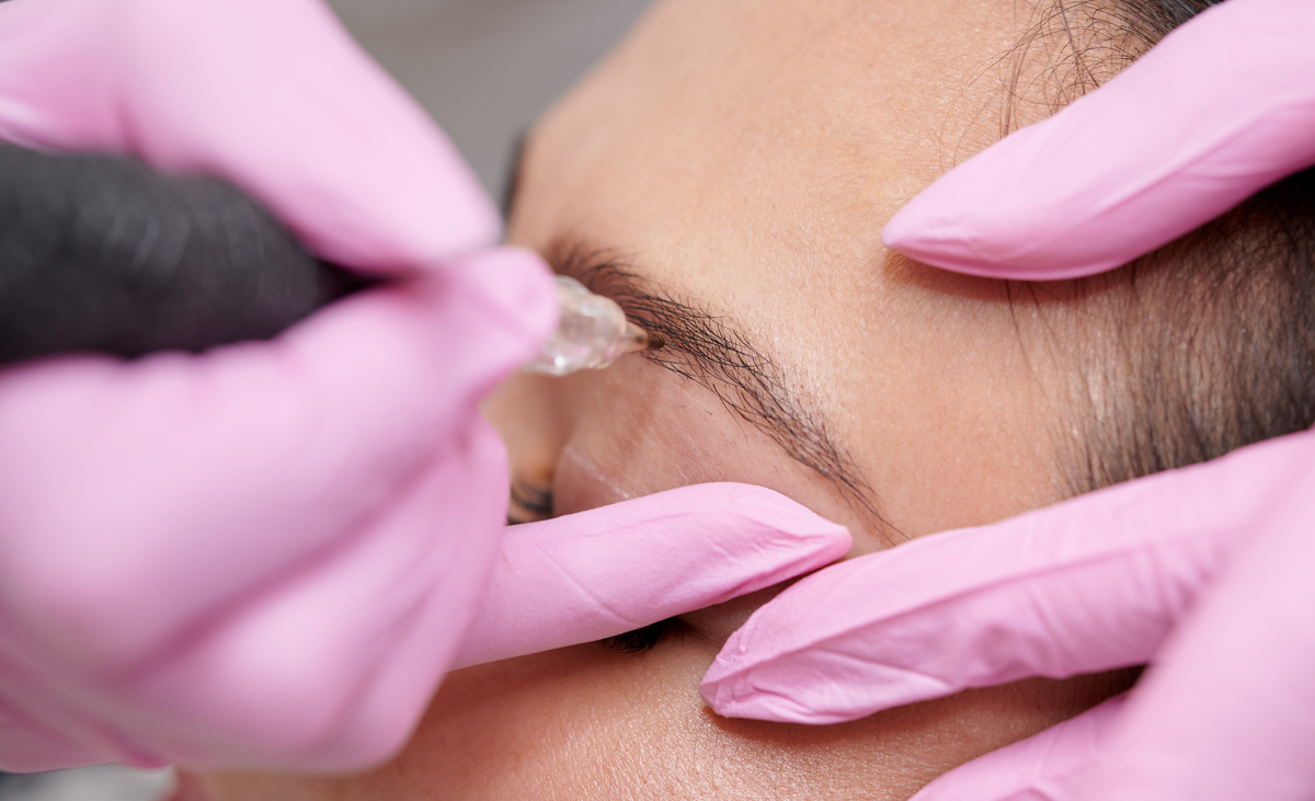 PB-2023-Microblading vs Machine-Machine.png__PID:b234a1bf-df47-4495-8e61-685995d024d2
