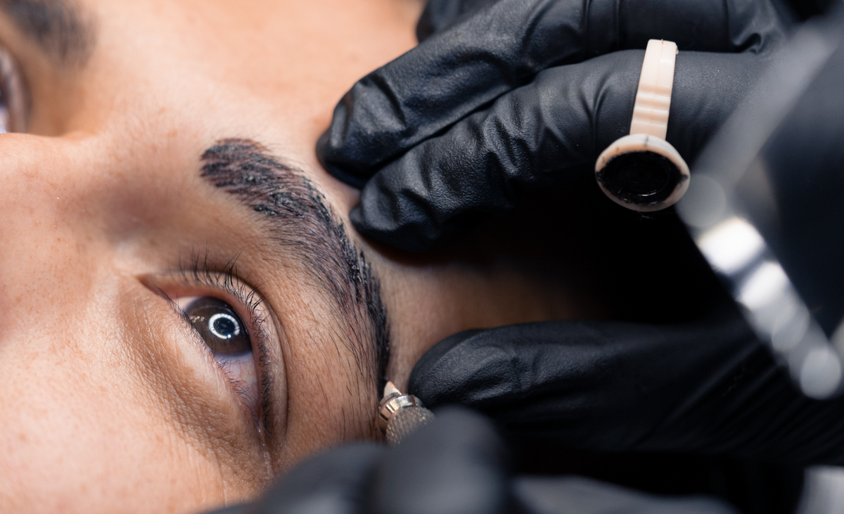 PB-2023-Microblading vs Machine-Microblades.png__PID:a1bfdf47-9495-4e61-a859-95d024d20aed